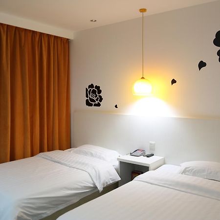 V8 Hotel Xilang Subway Branch Guangzhou Exterior photo